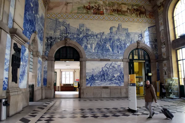 Estação de São Bento: twintigduizend azulejos in een stationshal