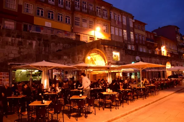 Uitgaan in Porto: waar het in de avond gebeurt